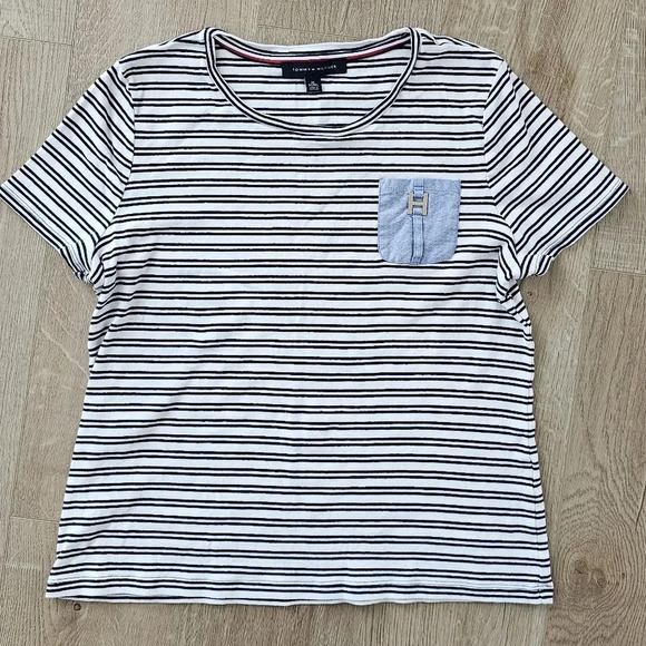 Tommy Hilfiger Stripped Shirt. Used like new only used a few times - Picture 1 of 6